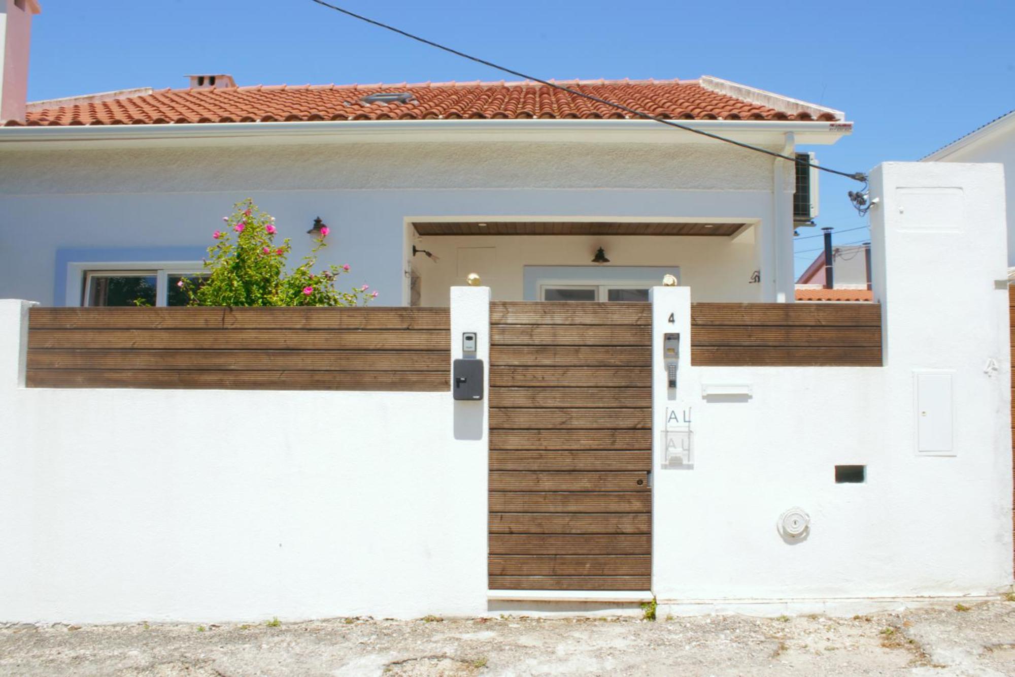 Vila Vale Guest House - Surf & Yoga Charneca  Exteriör bild